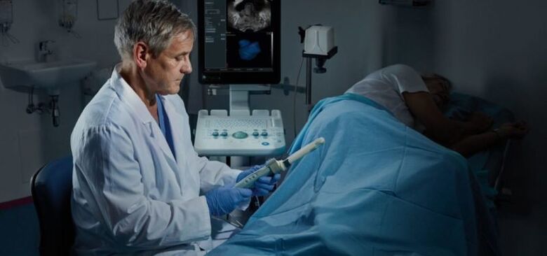 L'échographie de la prostate à travers le rectum est une méthode informative pour diagnostiquer la prostatite