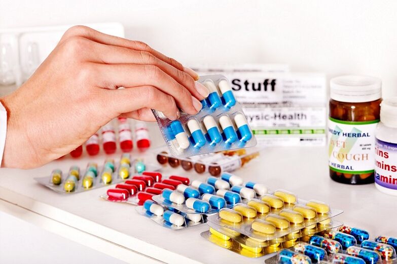 Un médecin doit prescrire des médicaments pour le traitement de la prostatite